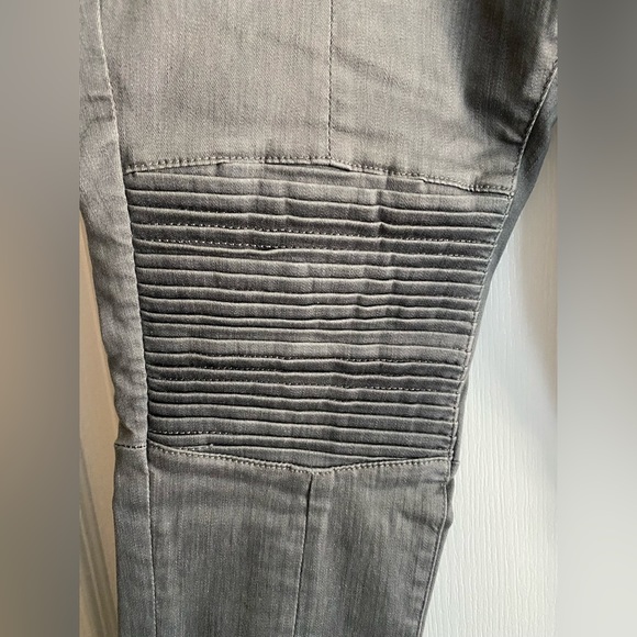 Gap 1969 True Skinny Ladies Grey Jeans with Pleated Knee - Picture 3 of 8